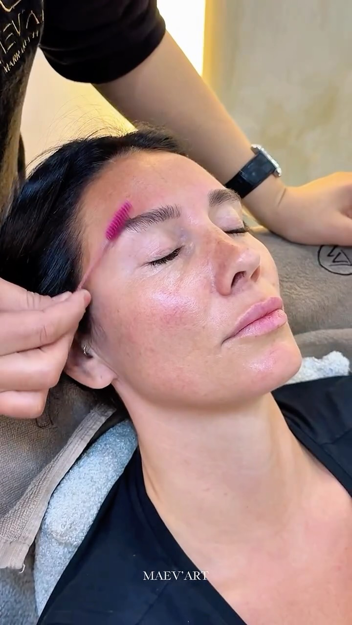 Soins visage sourcils roses MAEV'ART